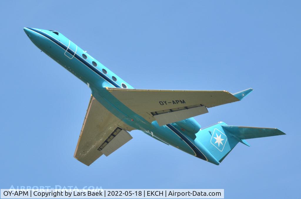 OY-APM, 2014 Gulfstream Aerospace GIV-X (G450) C/N 4305, RWY22R