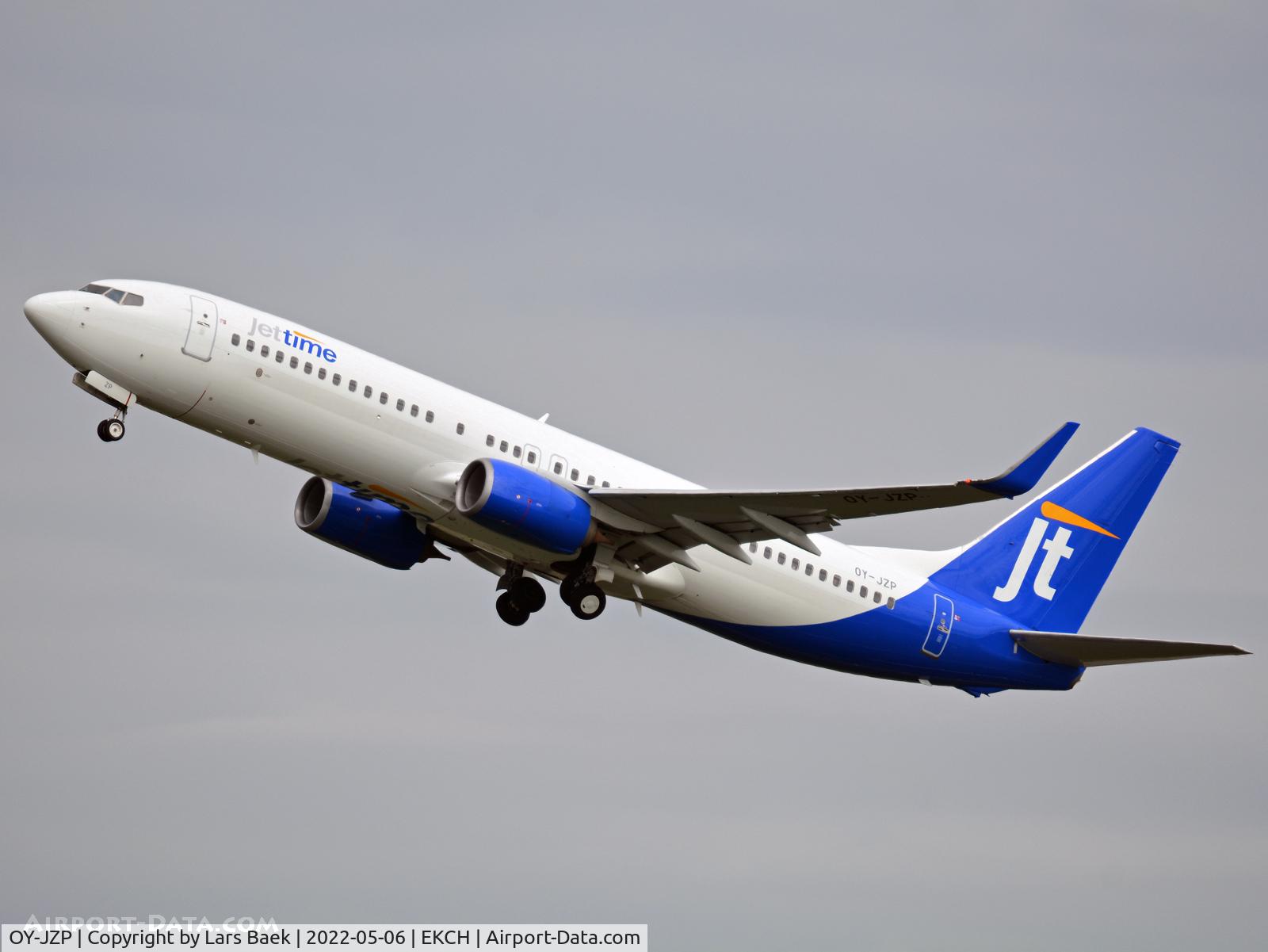 OY-JZP, 2011 Boeing 737-8U3 C/N 38071, RWY22R from St. Magleby