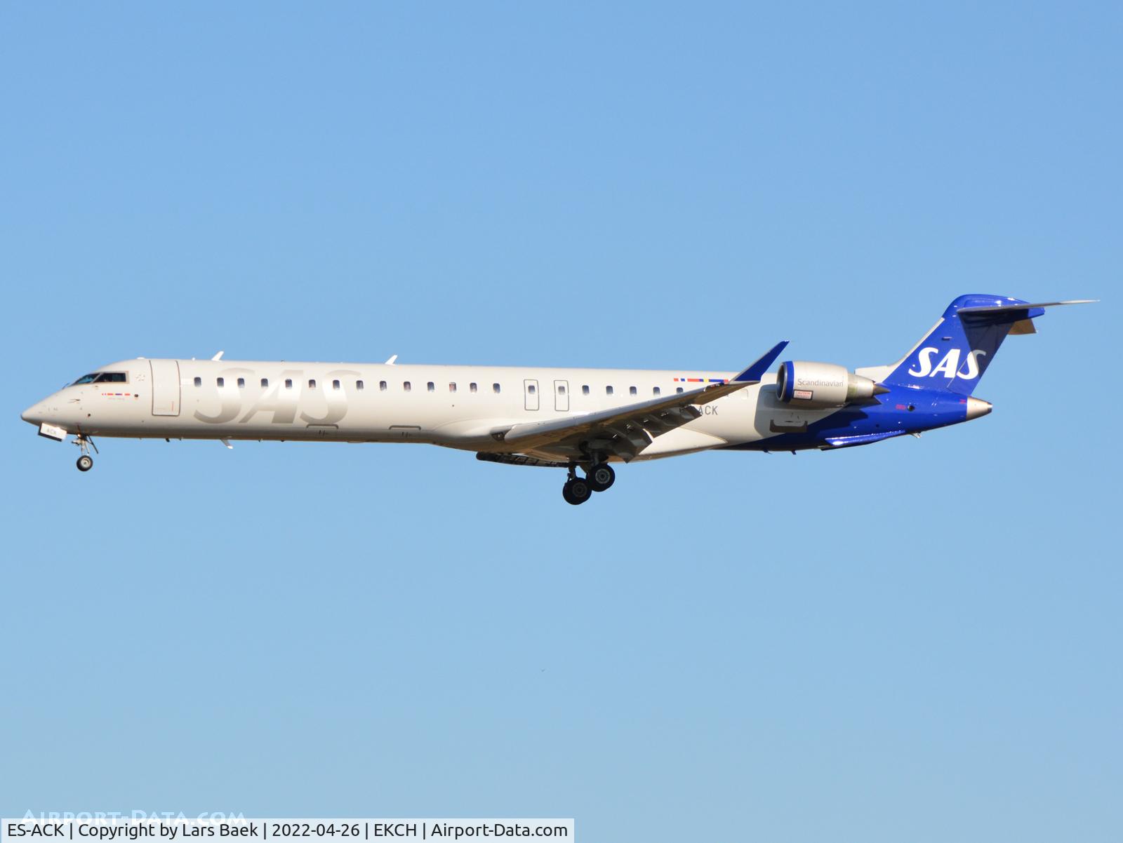 ES-ACK, 2009 Bombardier CRJ-900 (CL-600-2D24) C/N 15211, RWY22L