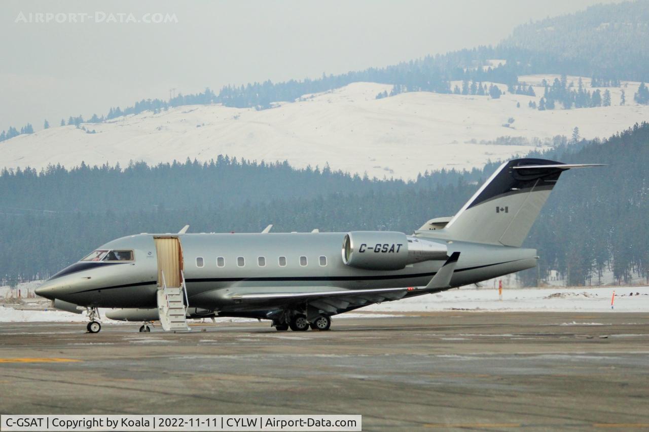 C-GSAT, 2002 Bombardier CL-600-2B16 (Series 604) C/N 5511, First pic in the database. Arrival from Vancouver.