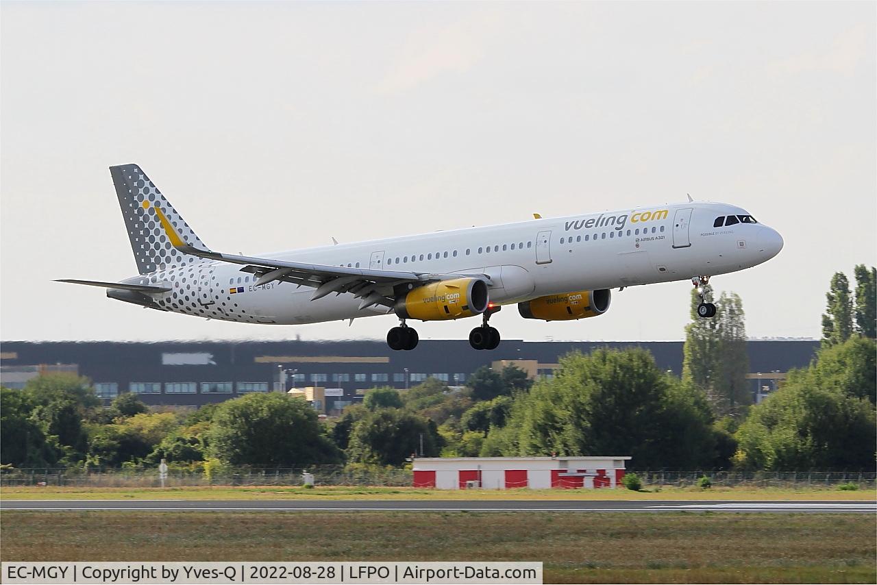 EC-MGY, 2015 Airbus A321-231 C/N 6638, Airbus A321-231, On final rwy 06, Paris Orly Airport (LFPO-ORY)