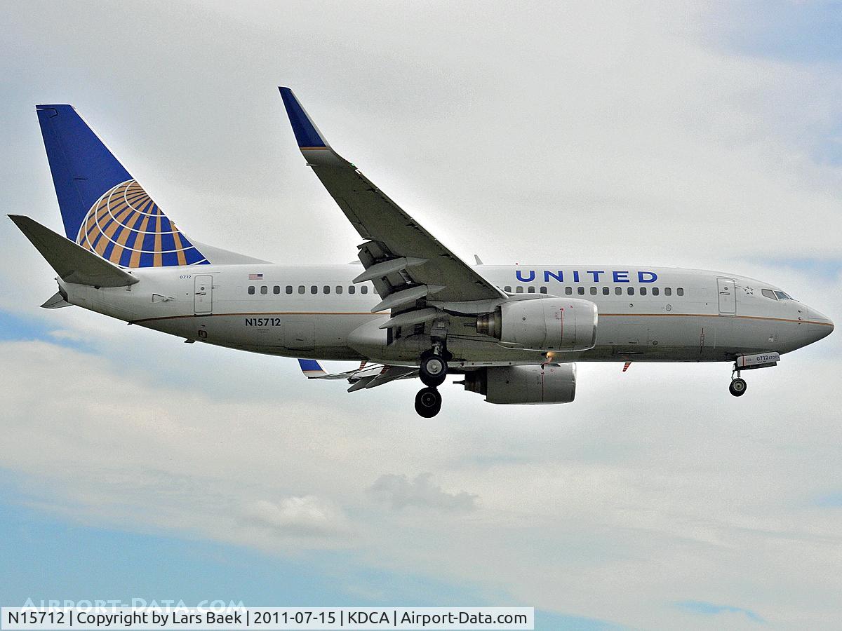 N15712, 1998 Boeing 737-724 C/N 28783, Arrive RWY19