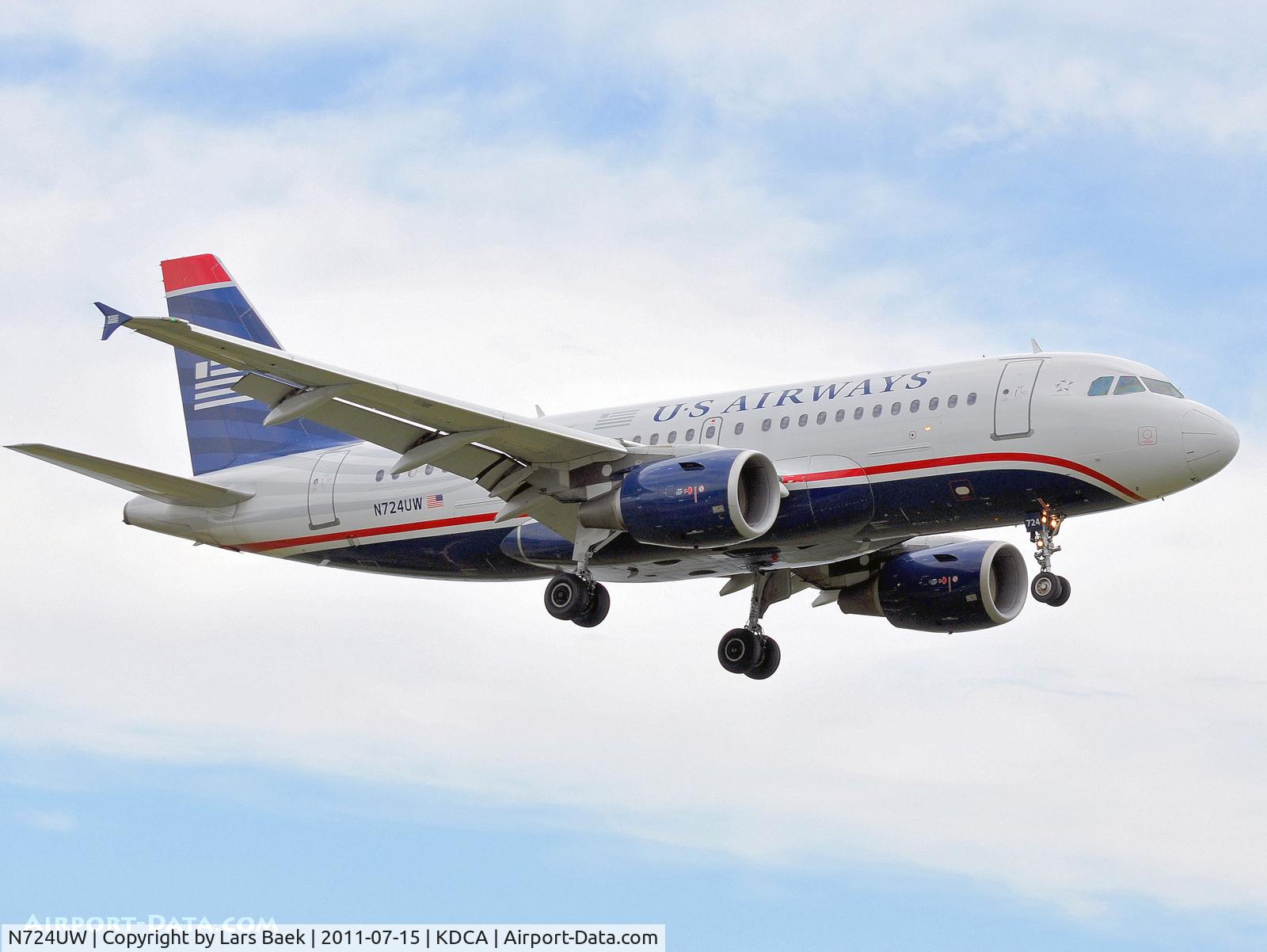 N724UW, 1999 Airbus A319-112 C/N 1122, Arrive RWY19