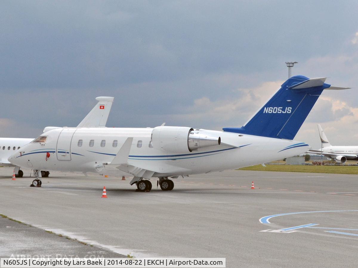 N605JS, 2010 Bombardier Challenger 605 (CL-600-2B16) C/N 5860, Parked