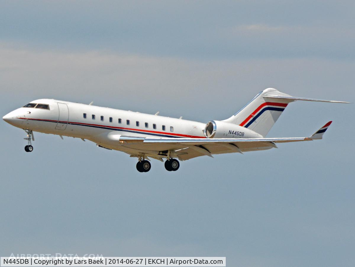 N445DB, 2010 Bombardier BD-700-1A10 Global Express 5000 C/N 9400, RWY22L
