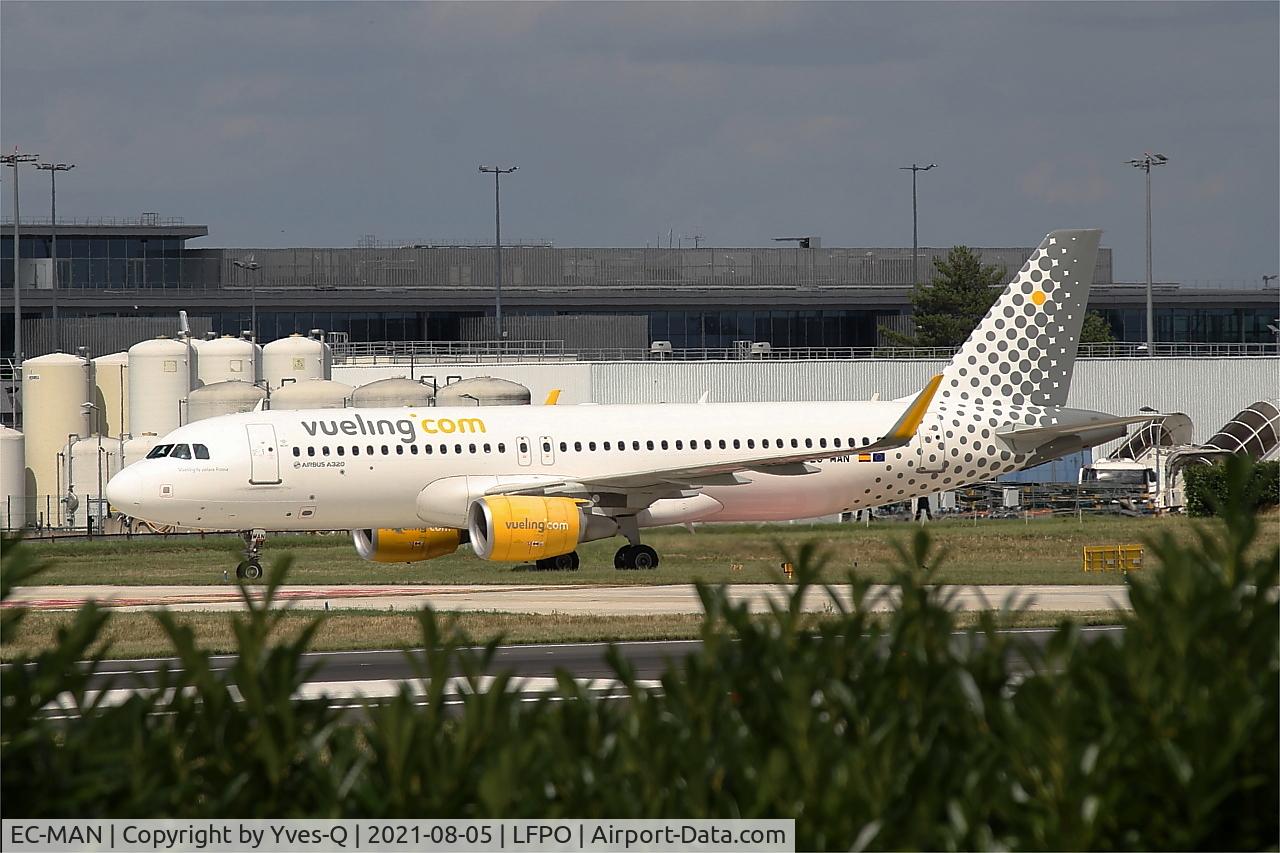 EC-MAN, 2014 Airbus A320-214 C/N 6079, Airbus A320-214, Taxiing, Paris-Orly airport (LFPO-ORY)