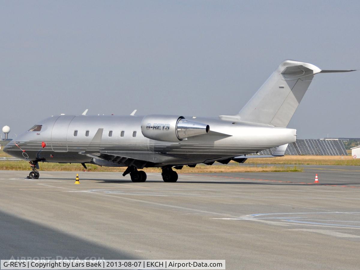 G-REYS, 2000 Bombardier Challenger 604 (CL-600-2B16) C/N 5467, Parked