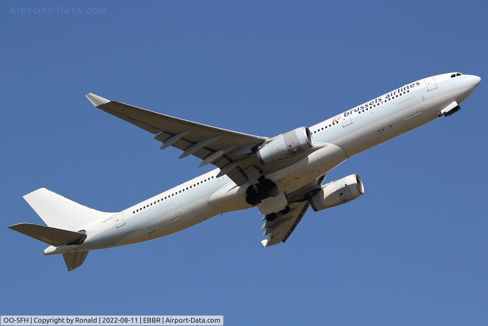 OO-SFH, 2005 Airbus A330-343 C/N 679, at bru