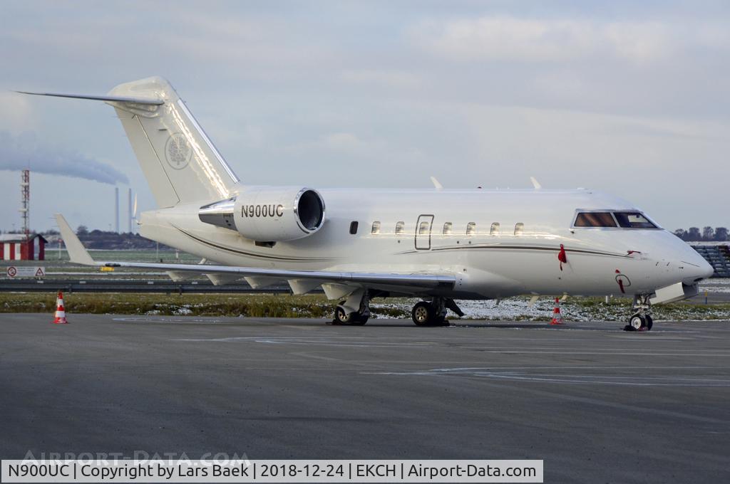 N900UC, 2001 Bombardier Challenger 604 (CL-600-2B16) C/N 5519, Parked
