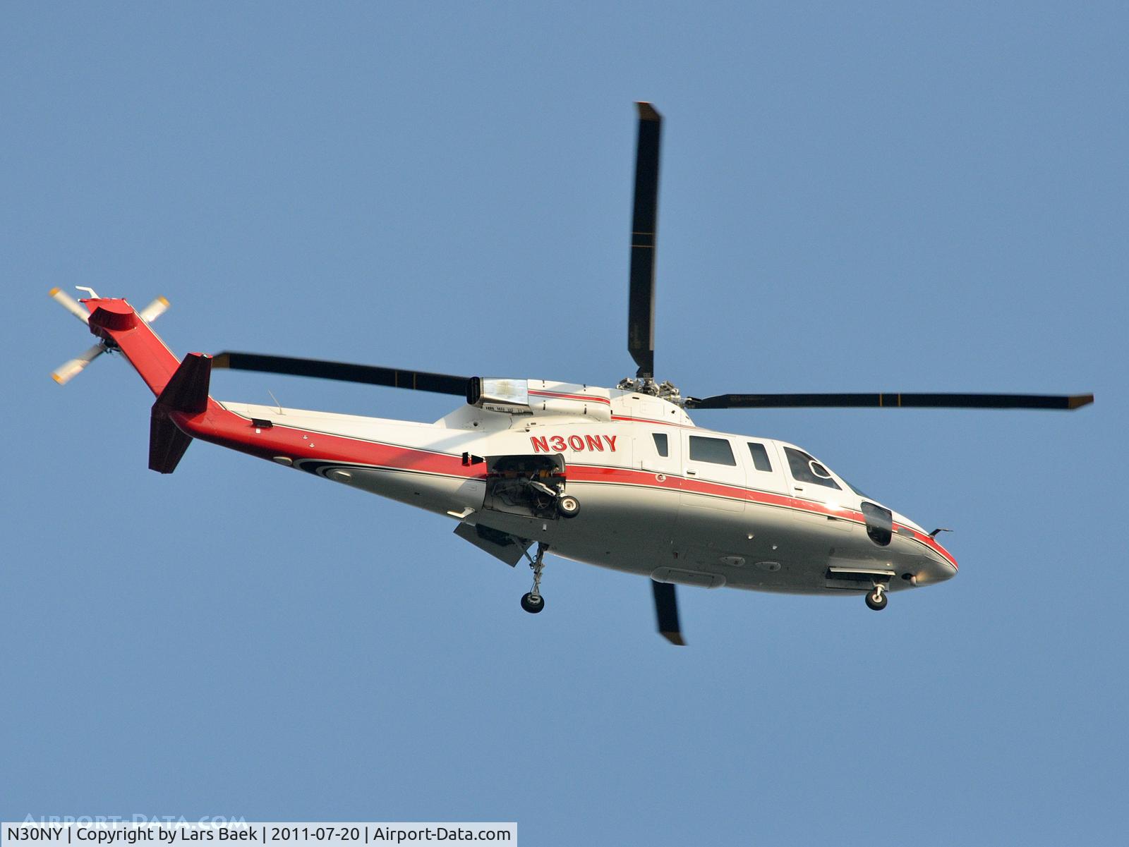 N30NY, 1996 Sikorsky S-76B C/N 760458, Over Manhattan New York