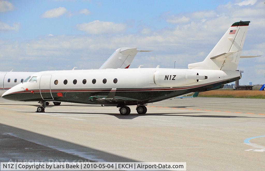N1Z, 2003 Israel Aircraft Industries Gulfstream 200 C/N 084, Parked
