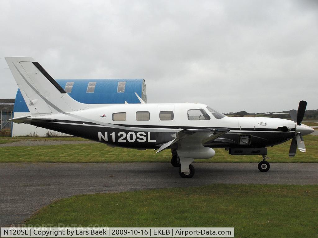N120SL, 2001 Piper PA-46-500TP Malibu Meridian C/N 4697057, Parked