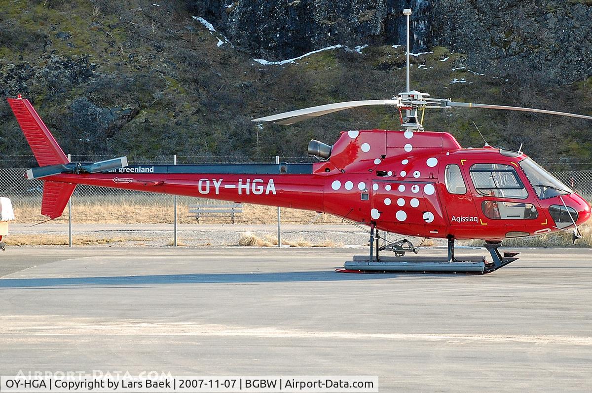 OY-HGA, Aerospatiale AS-350B-2 Ecureuil C/N 2600, Parked