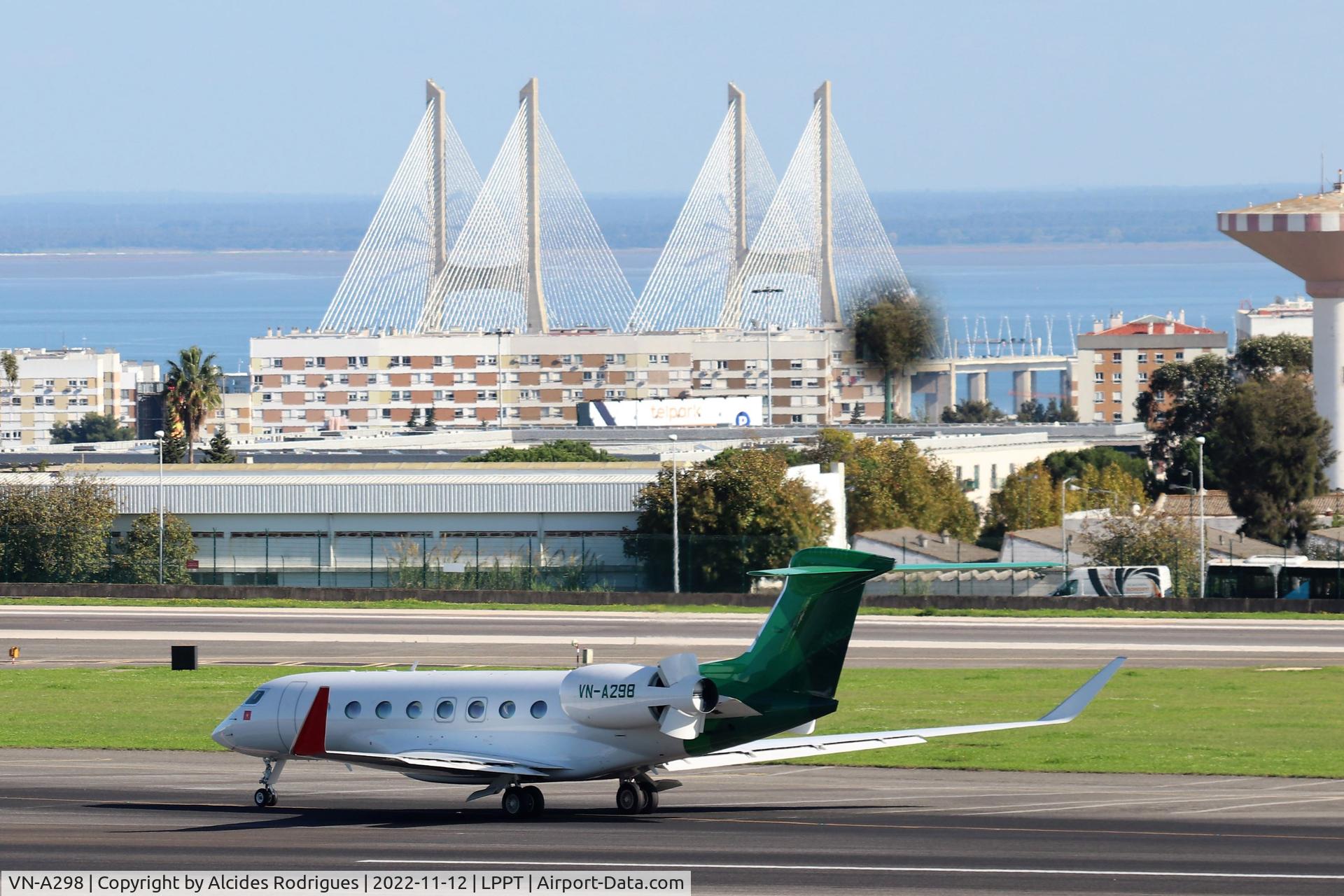 VN-A298, Gulfstream G650ER C/N 6498, VN-A298 aterra em Lisboa-LPPT/Portugal