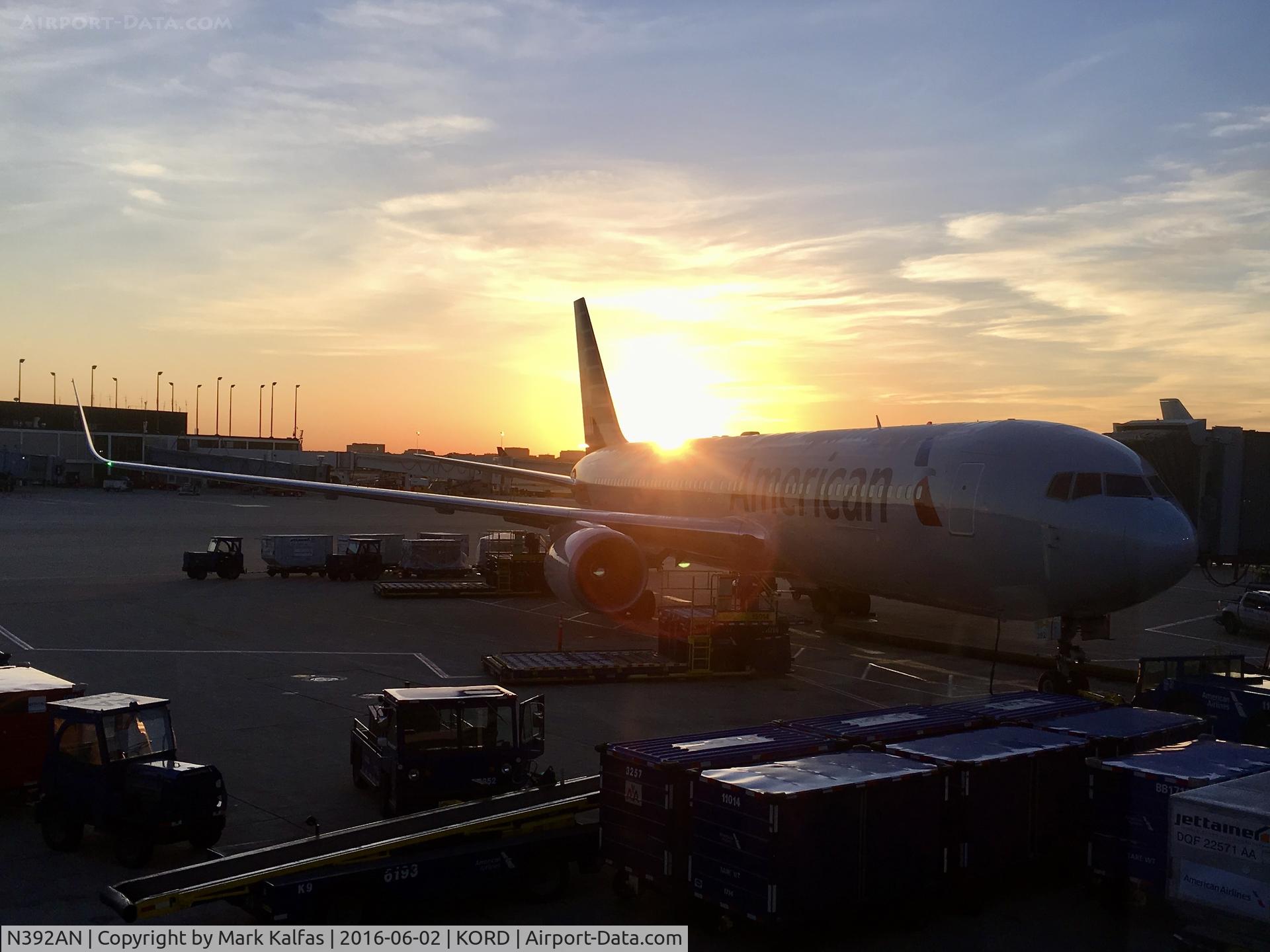 N392AN, 1998 Boeing 767-323 C/N 29429, American B763, N392AN at gate K10 ORD