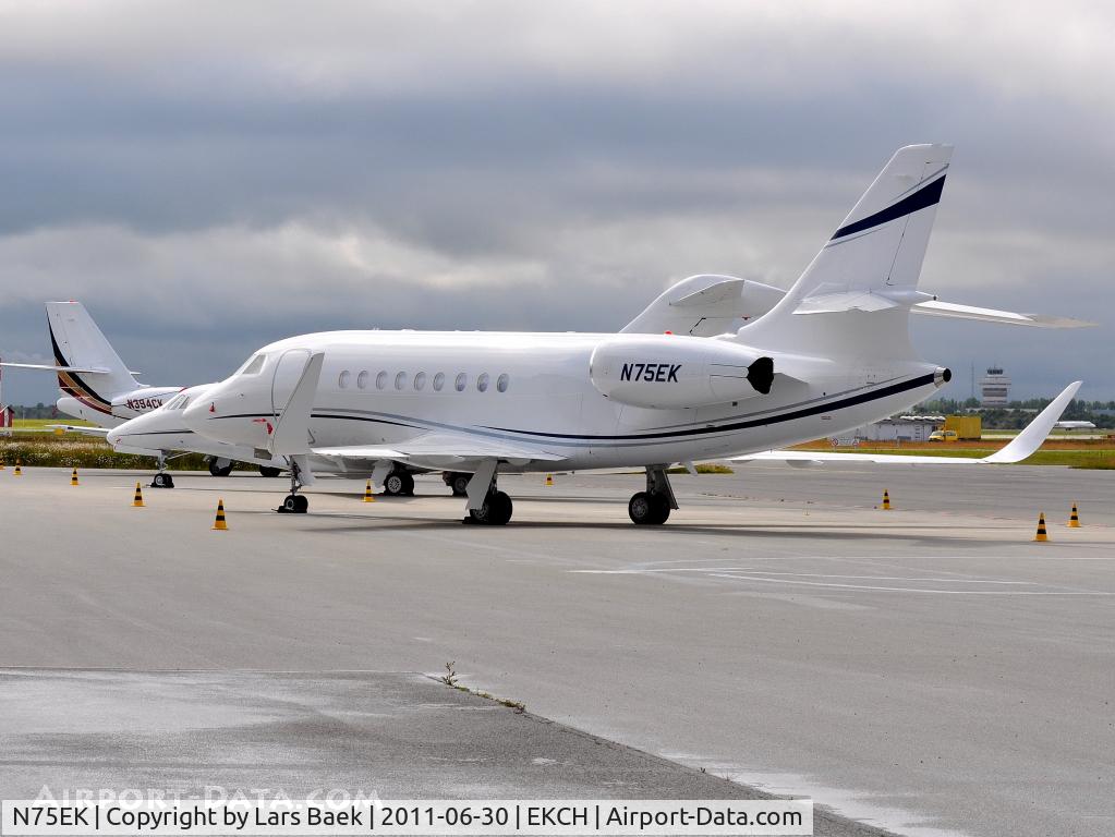 N75EK, 2009 Dassault Falcon 2000LX C/N 172, Parked