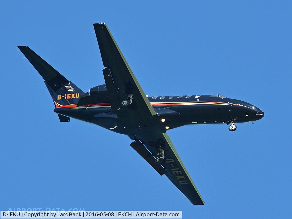 D-IEKU, 2001 Cessna 525A CitationJet CJ2 C/N 525A-0043, RWY04L
