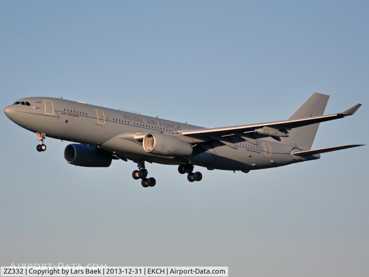 ZZ332, 2011 Airbus KC3 Voyager (A330-243MRTT) C/N 1275, RWY22L