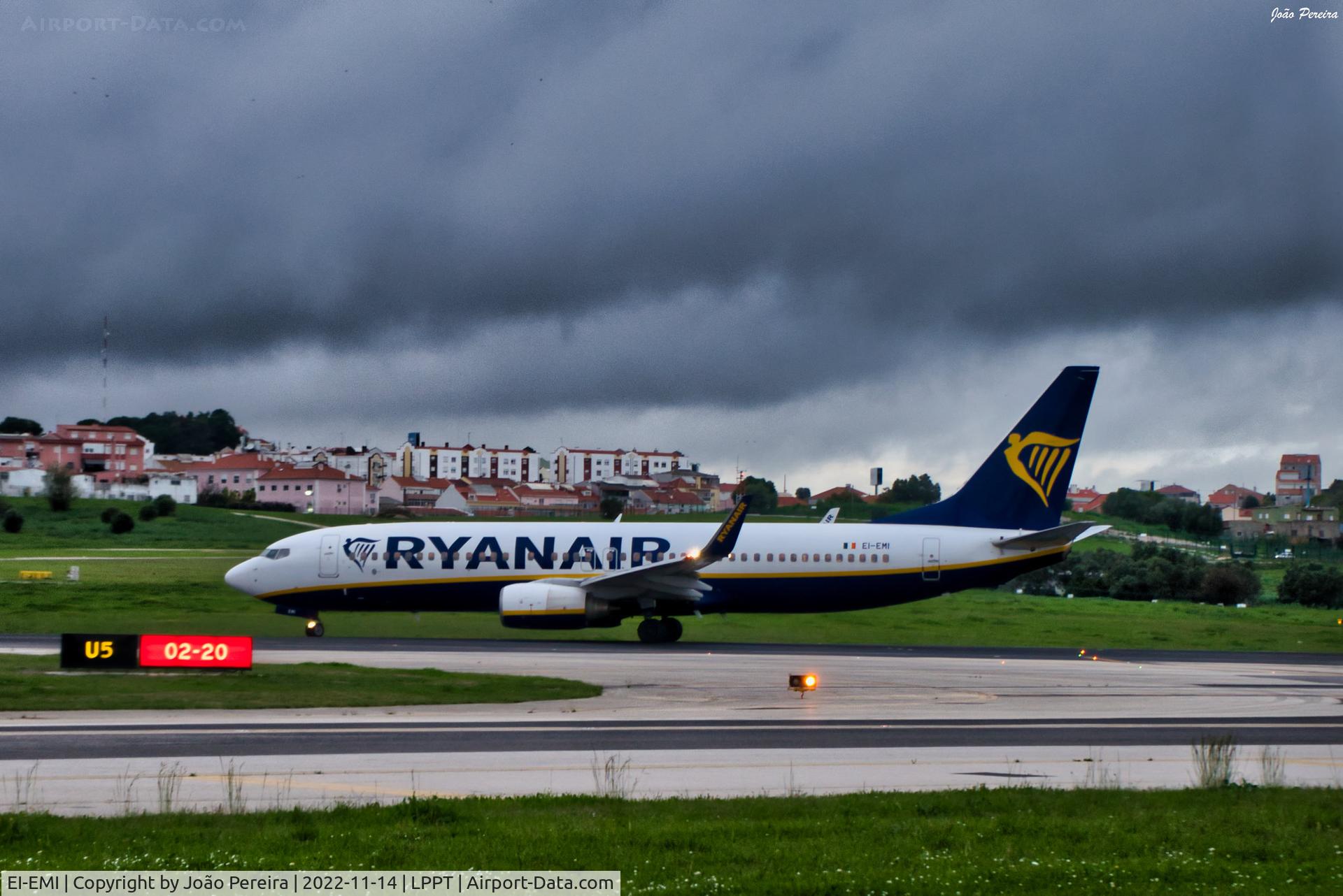 EI-EMI, 2010 Boeing 737-8AS C/N 34979, Ryanair B738 at LPPT