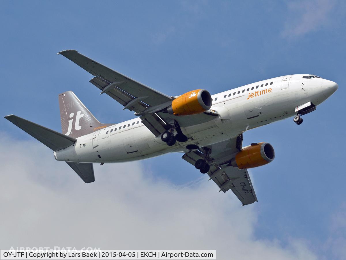 OY-JTF, 1989 Boeing 737-382 C/N 24364, RWY04L