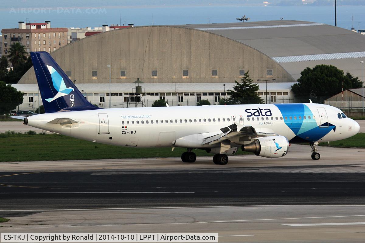 CS-TKJ, 1998 Airbus A320-212 C/N 795, at lis