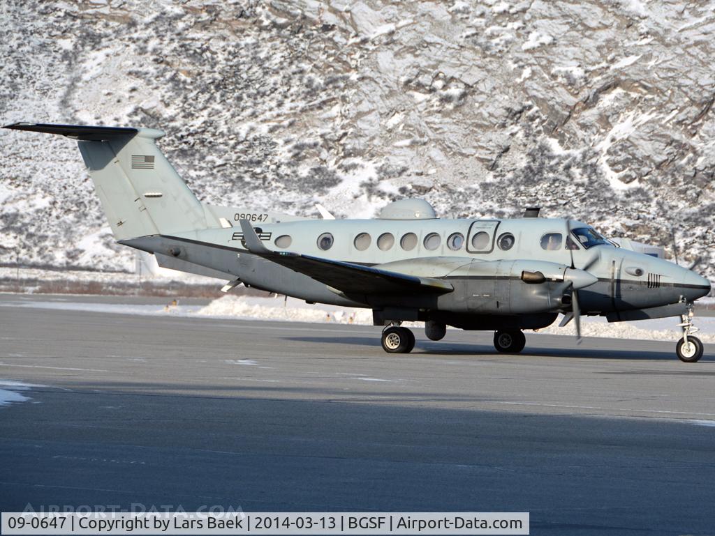 09-0647, 2010 Raytheon Beech MC-12W Liberty C/N FL-647, Taxing
