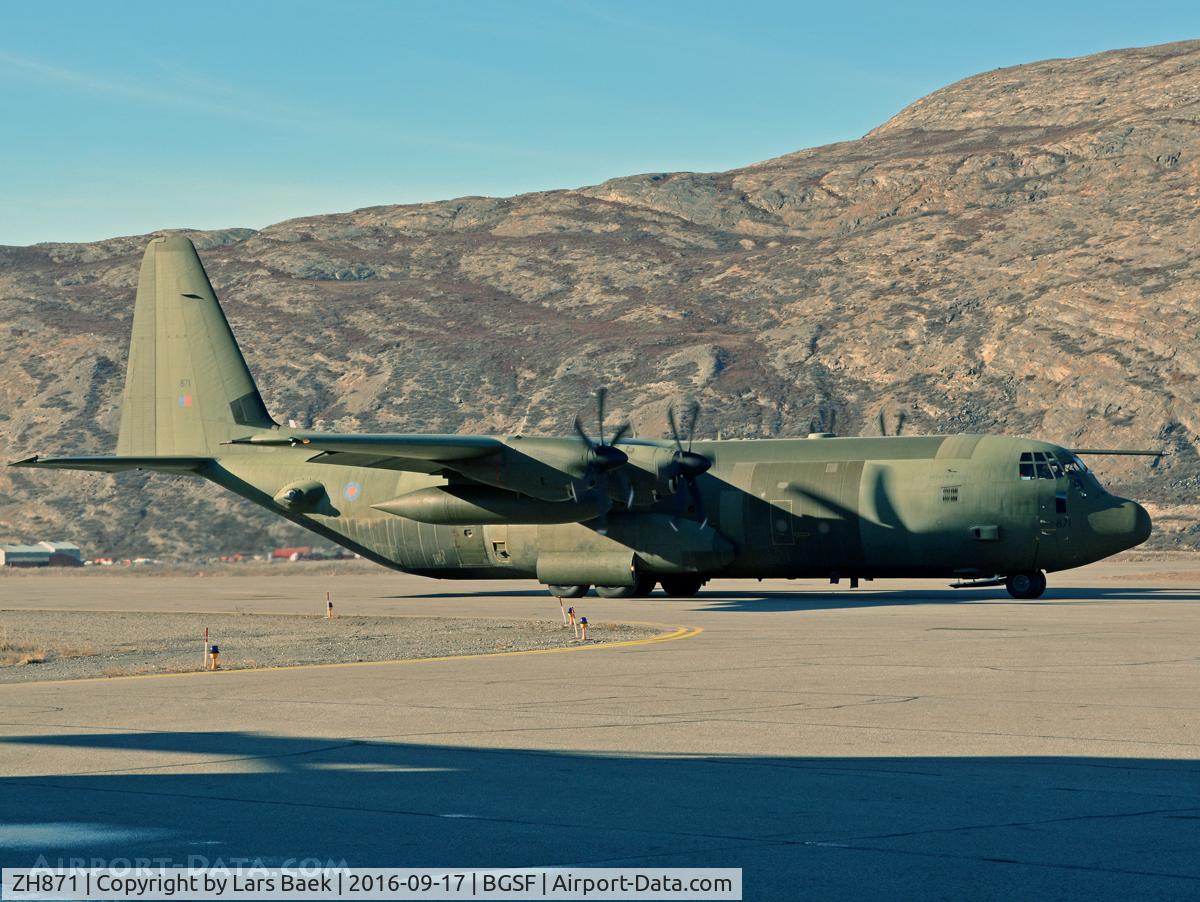 ZH871, 1997 Lockheed Martin C-130J-30 Hercules C.4 C/N 382-5446, Taxing