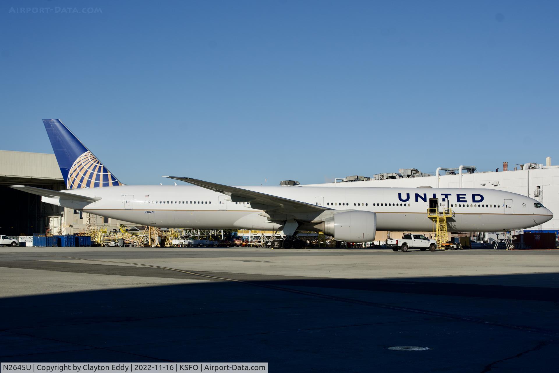 N2645U, 2017 Boeing 777-322/ER C/N 64989, SFO 2022.