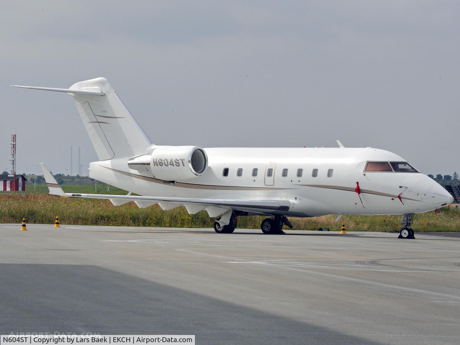 N604ST, 2000 Bombardier Challenger 604 (CL-600-2B16) C/N 5479, Parked