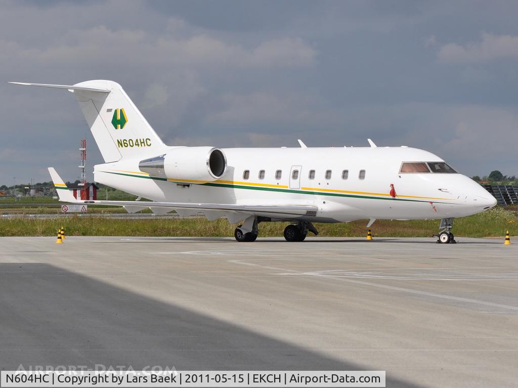 N604HC, 2002 Bombardier Challenger 604 (CL-600-2B16) C/N 5555, Parked
