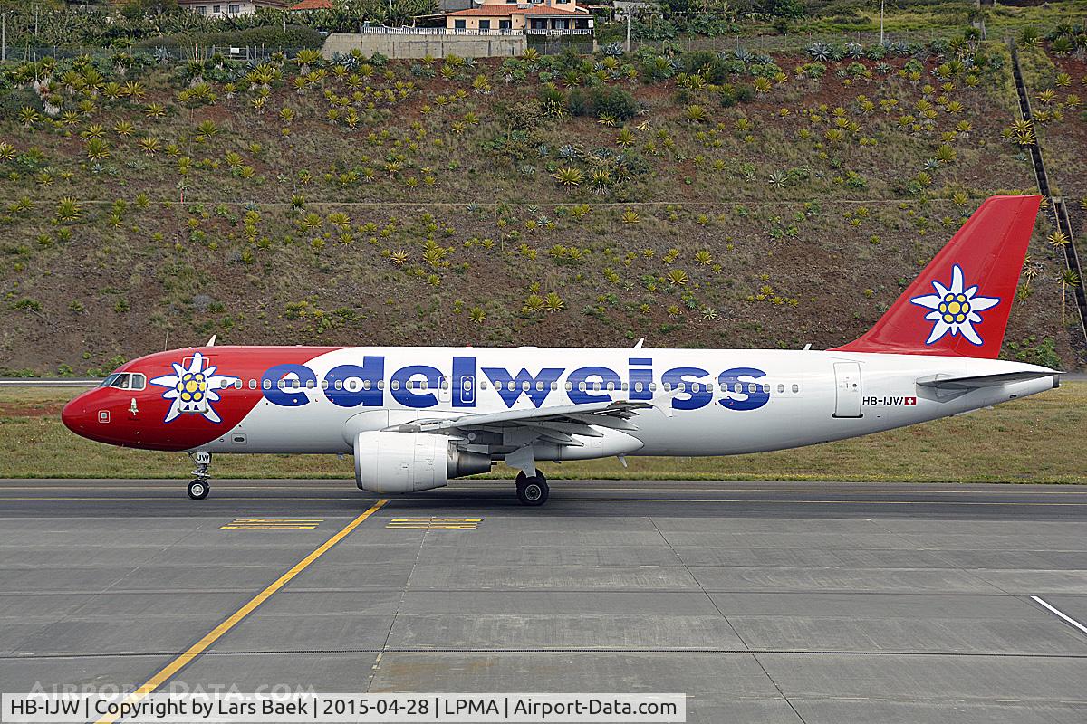 HB-IJW, 2003 Airbus A320-214 C/N 2134, Taxing
