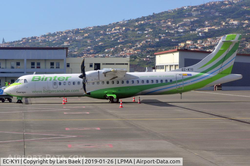 EC-KYI, 2009 ATR 72-212A C/N 850, Parked
