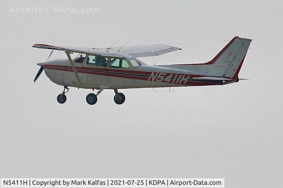 N5411H, 1975 Cessna 172M Skyhawk II C/N 17265428, C172 N5411H, departing 20L KDPA