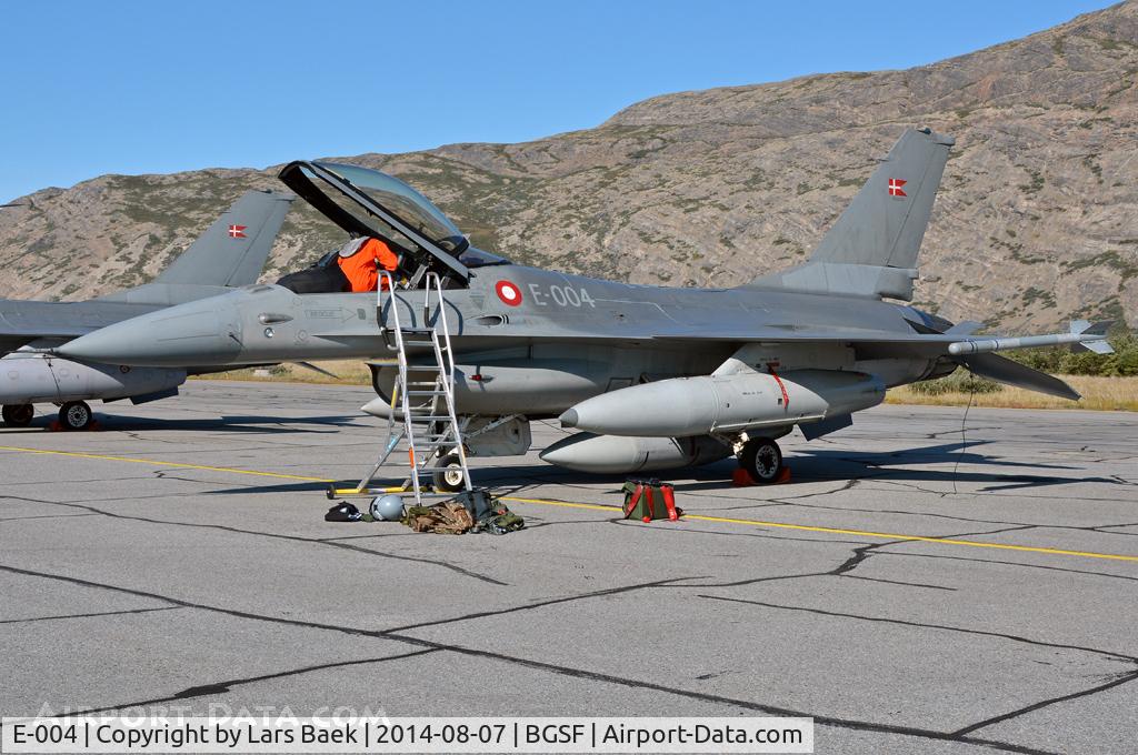 E-004, 1988 SABCA F-16A Fighting Falcon C/N 6F-47, Parked