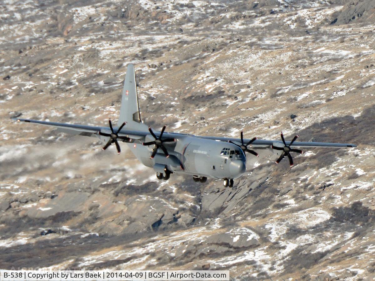 B-538, 2004 Lockheed Martin C-130J-30 Super Hercules C/N 382-5538, Landing