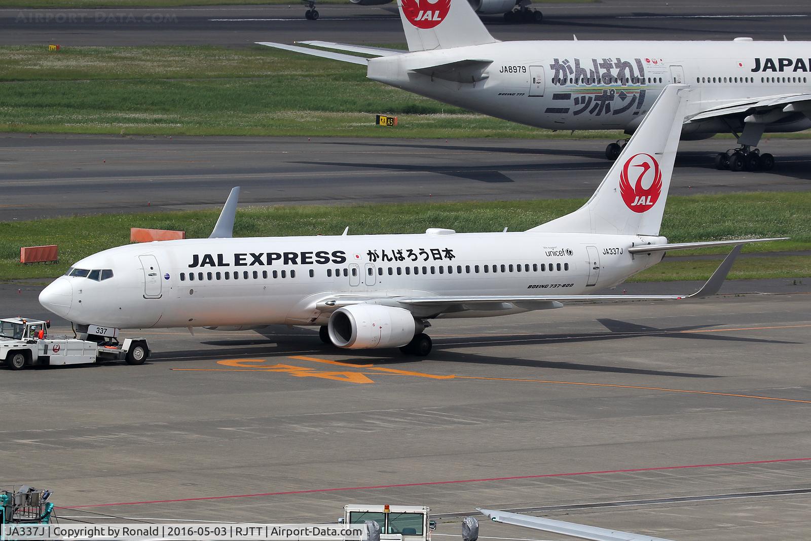 JA337J, 2011 Boeing 737-846 C/N 40352, at hnd