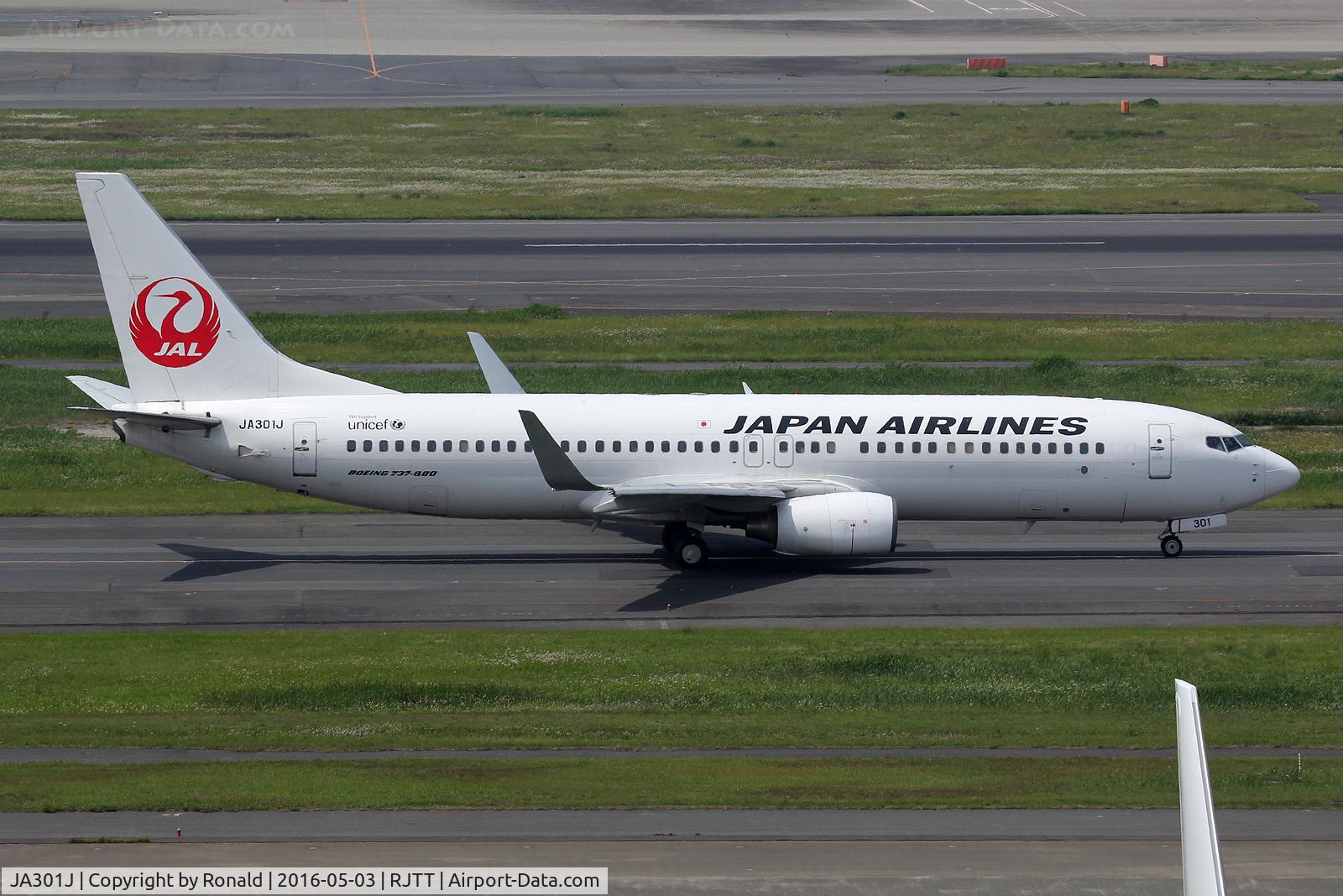 JA301J, 2006 Boeing 737-846 C/N 35330, at hnd