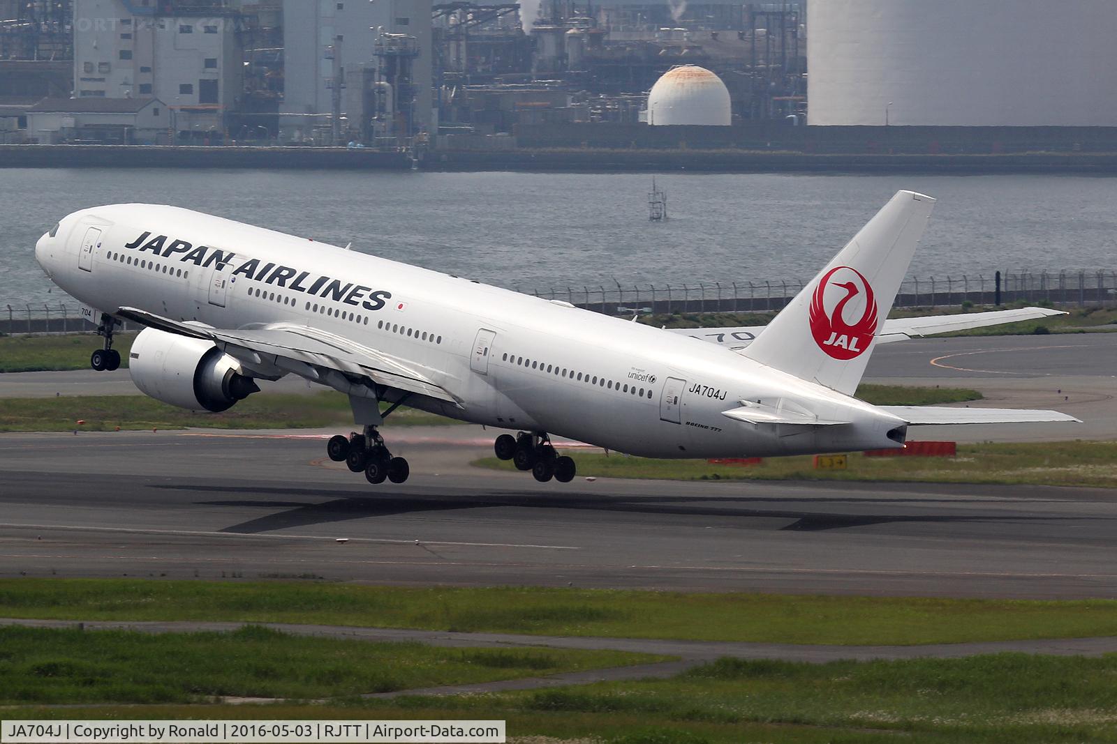 JA704J, 2003 Boeing 777-246/ER C/N 32892, at hnd