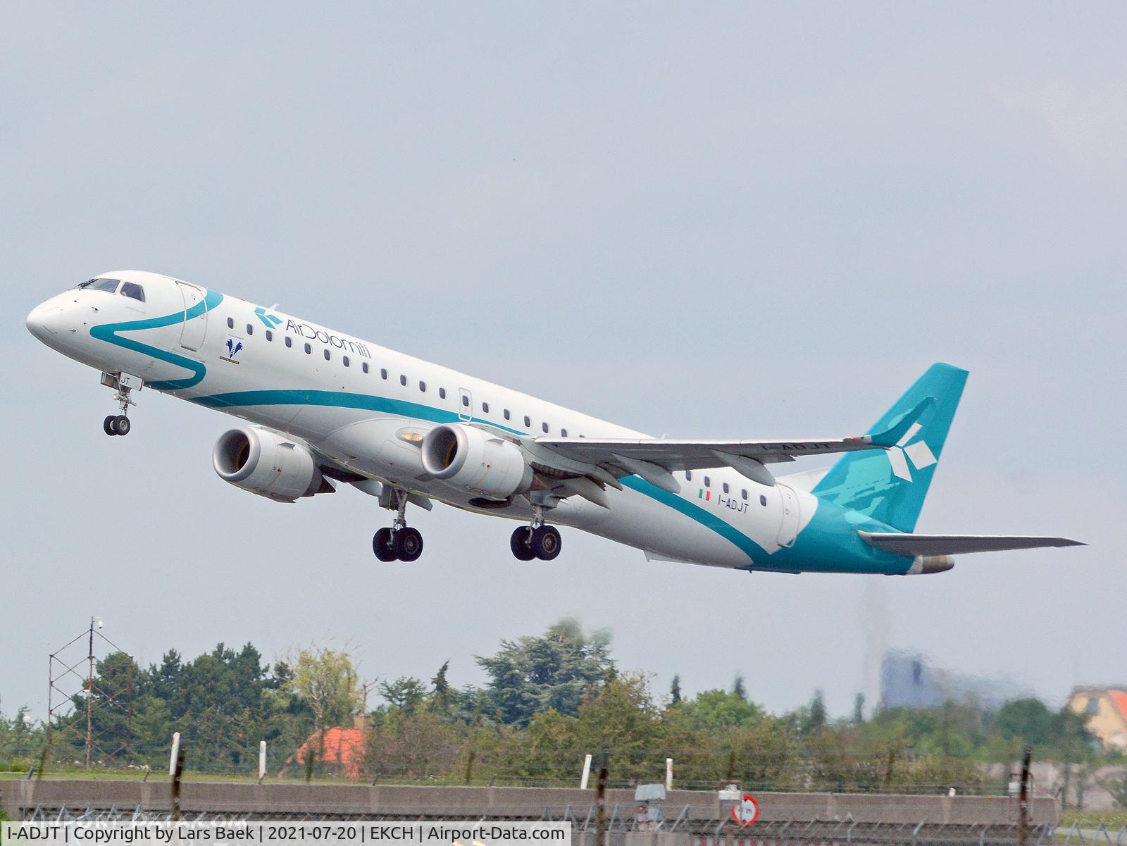 I-ADJT, 2013 Embraer 195LR (ERJ-190-200LR) C/N 19000606, RWY22R