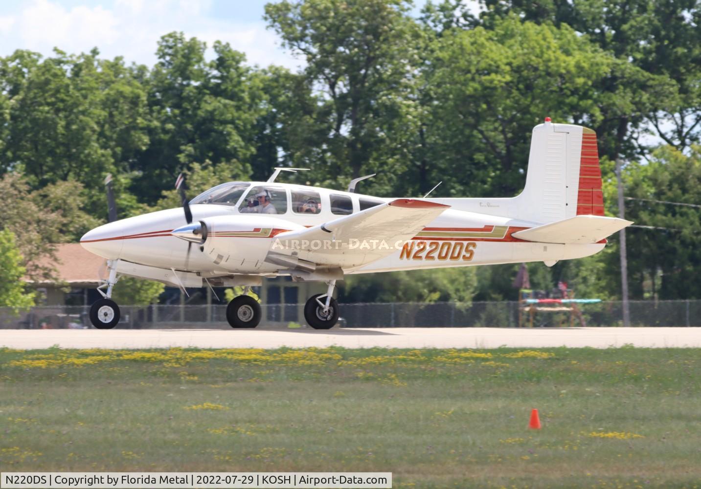 N220DS, 1960 Beech D50C Twin Bonanza C/N DH-271, OSH 2022