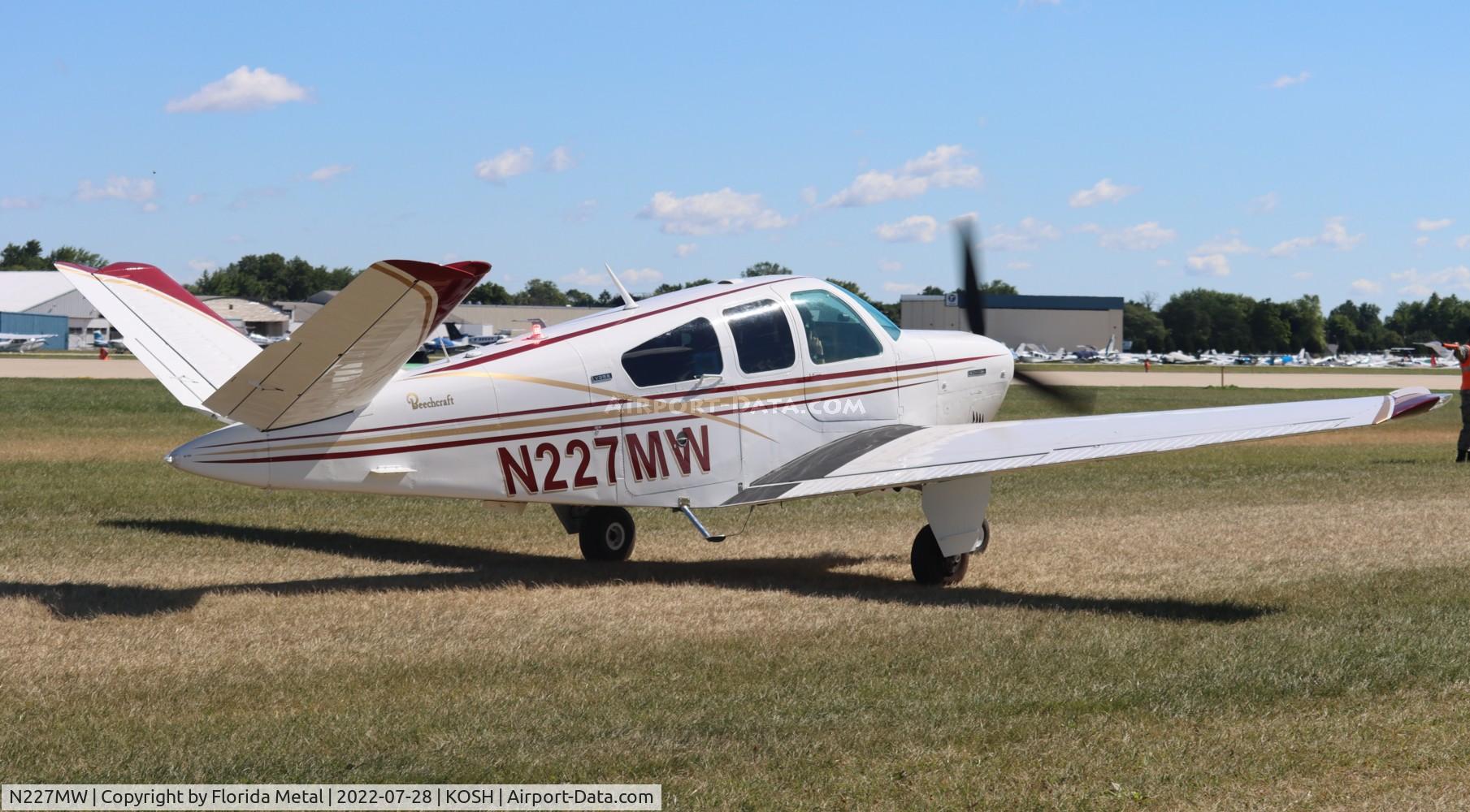 N227MW, 1974 Beech V35B Bonanza C/N D-9682, OSH 2022