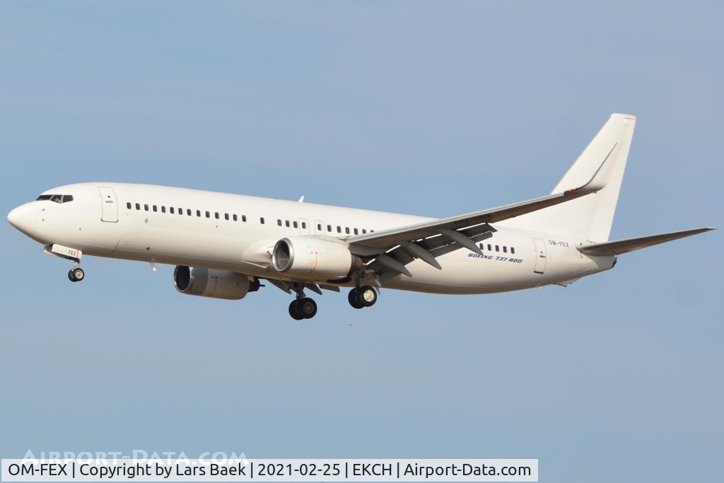 OM-FEX, 1998 Boeing 737-8Q8 C/N 28213, RWY22L