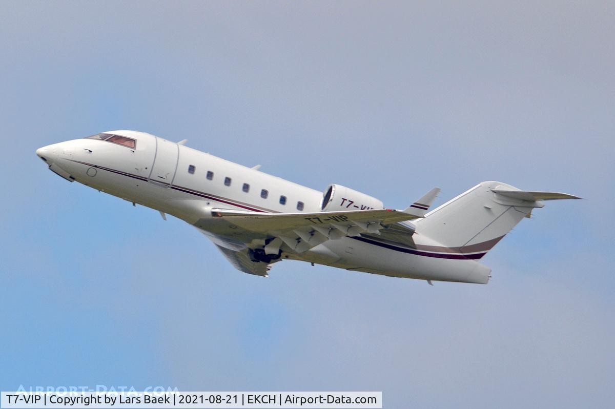 T7-VIP, Bombardier CL-600-2B16 Challenger 604 C/N 5624, RWY22R