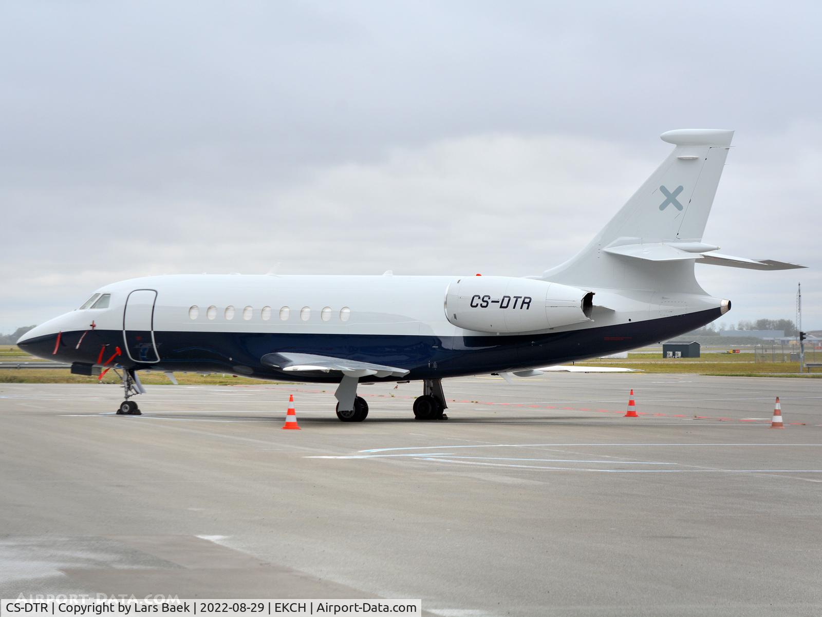 CS-DTR, 2000 Dassault Falcon 2000 C/N 119, Parked
