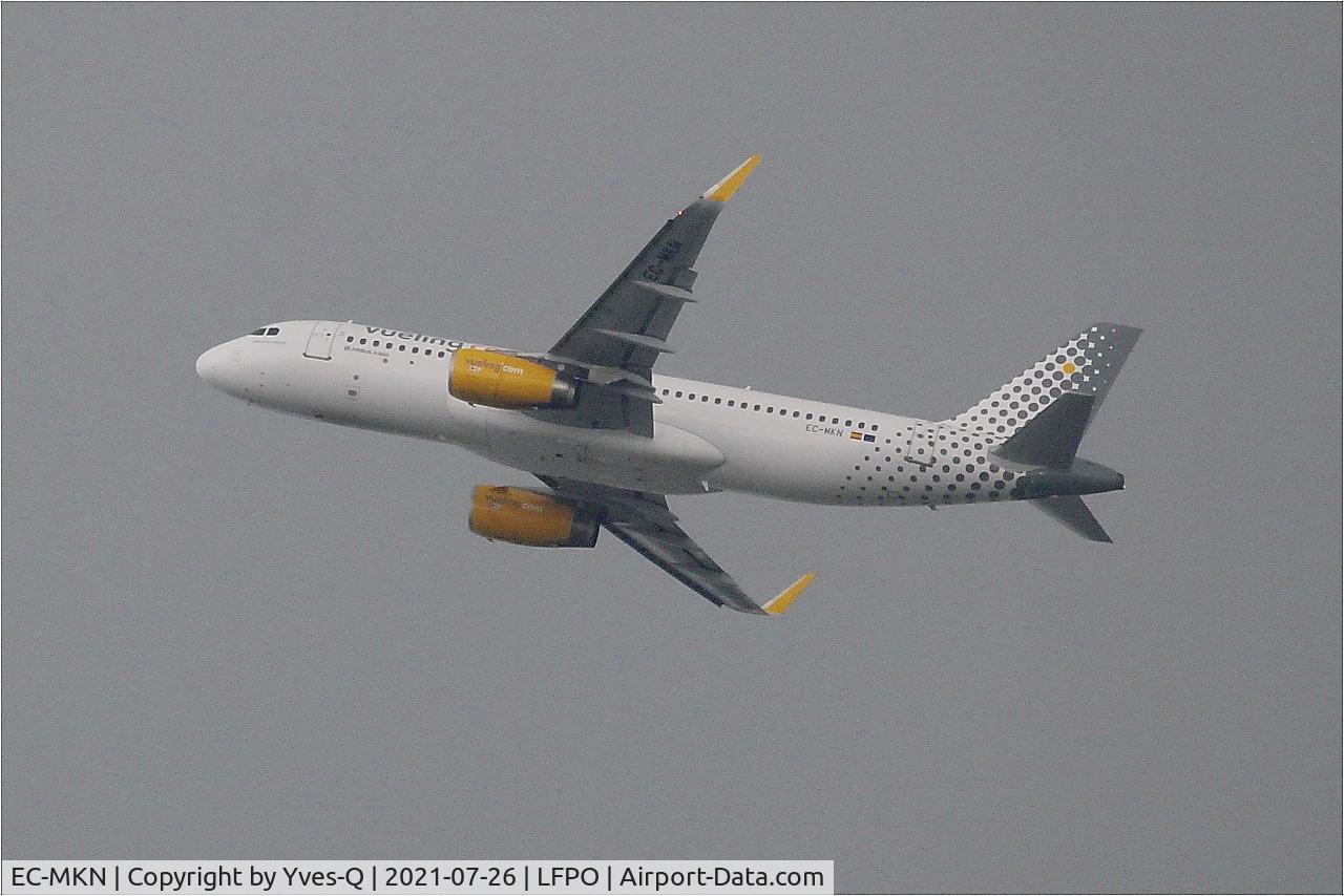 EC-MKN, 2016 Airbus A320-232 C/N 7026, Airbus A320-232, Climbing from rwy 24, Paris Orly Airport (LFPO-ORY)