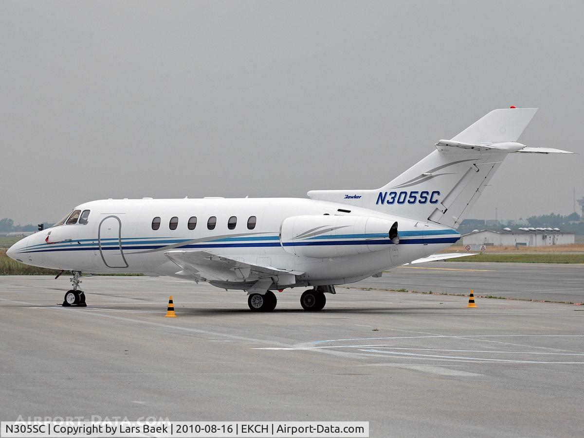 N305SC, 2004 Raytheon Hawker 800XP C/N 258662, Parked