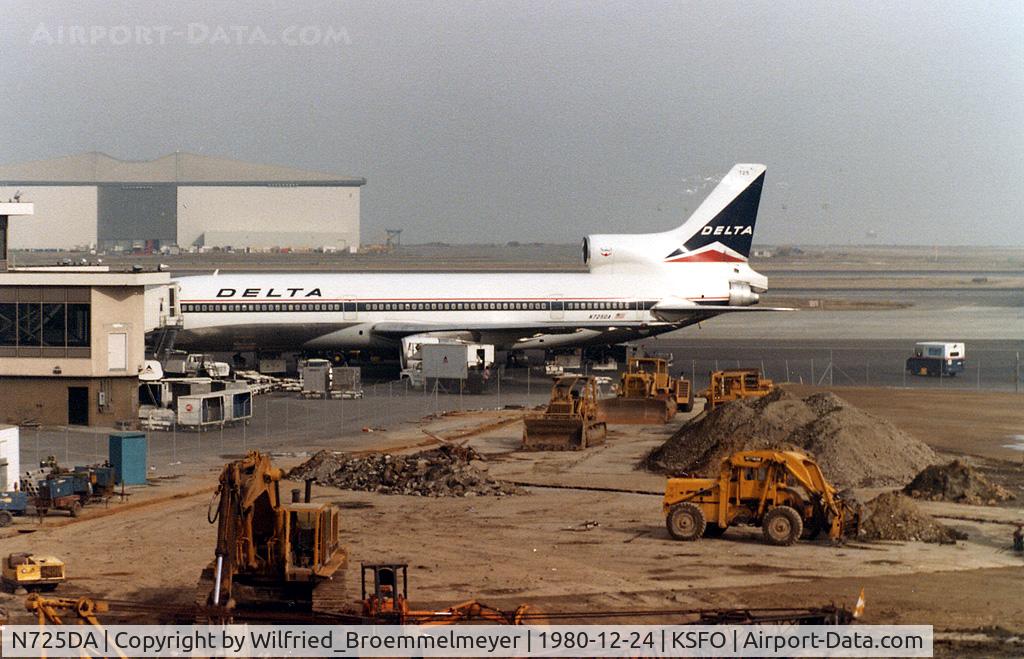 N725DA, 1979 Lockheed L-1011-385-1 TriStar C/N 193C-1162, From observer deck at SFO.