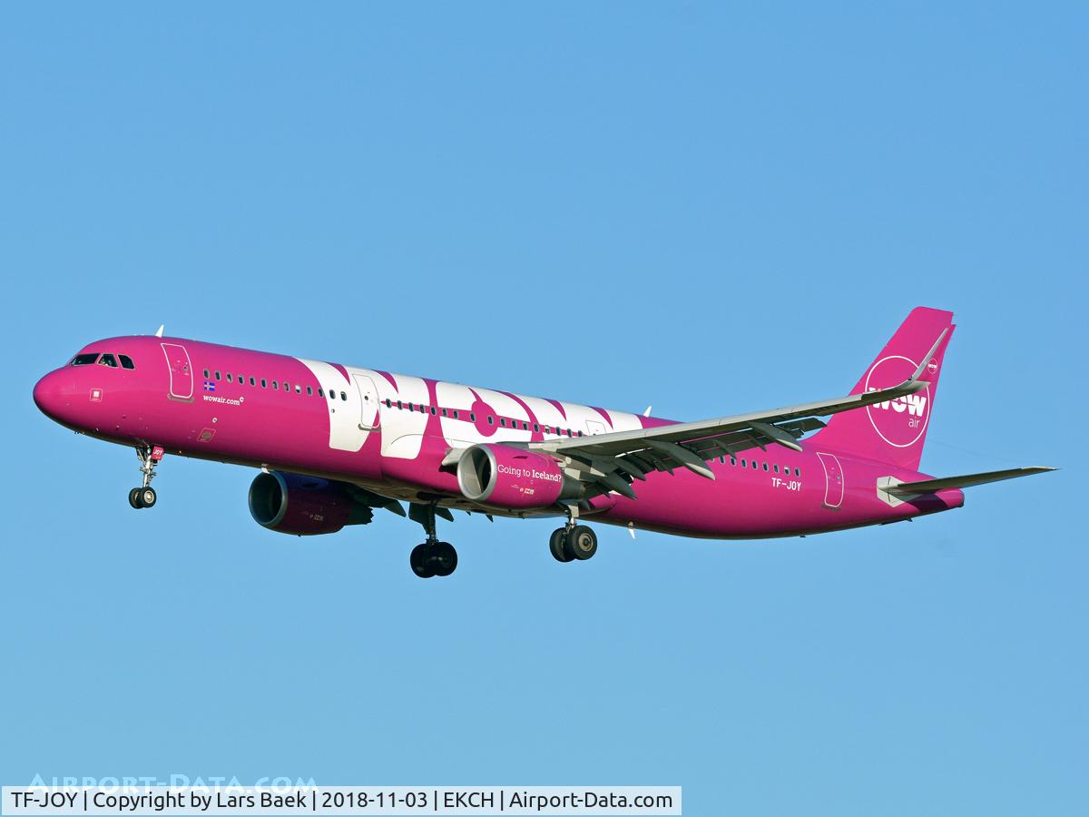 TF-JOY, 2016 Airbus A321-211 C/N 7433, RWY22L