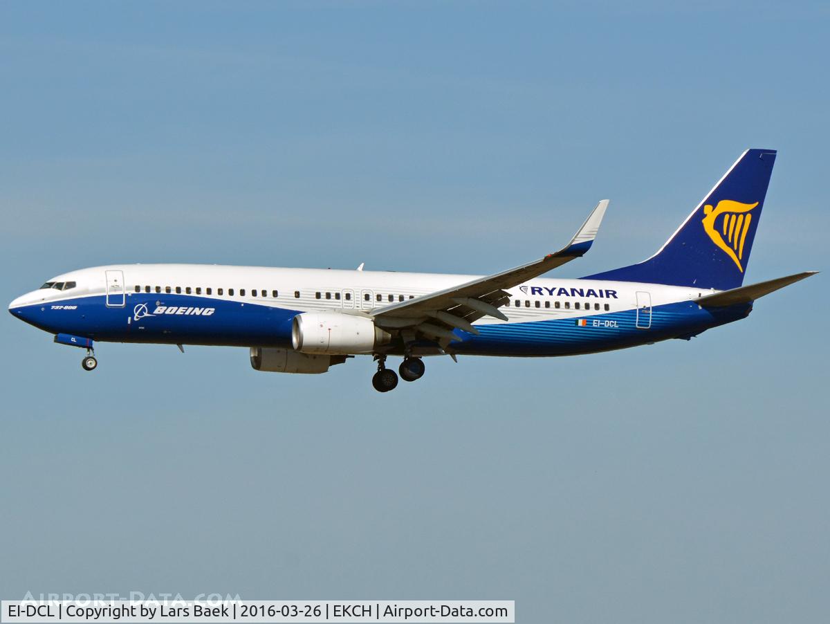 EI-DCL, 2004 Boeing 737-8AS C/N 33806, RWY22L
