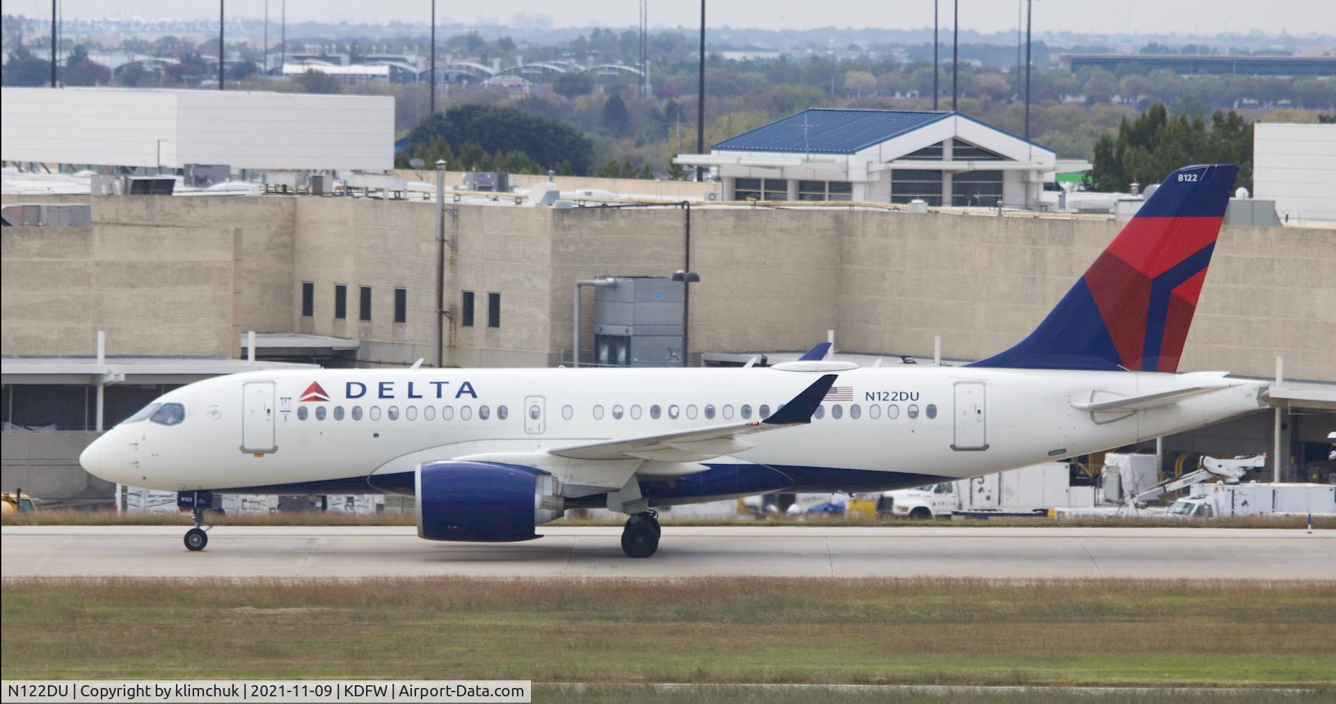 N122DU, Airbus 220-100 C/N 50041, Taxing to the gate